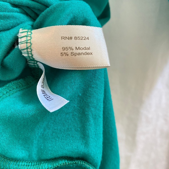 Women's Top Cold-Shoulder  Size: Medium - Picture 6 of 7